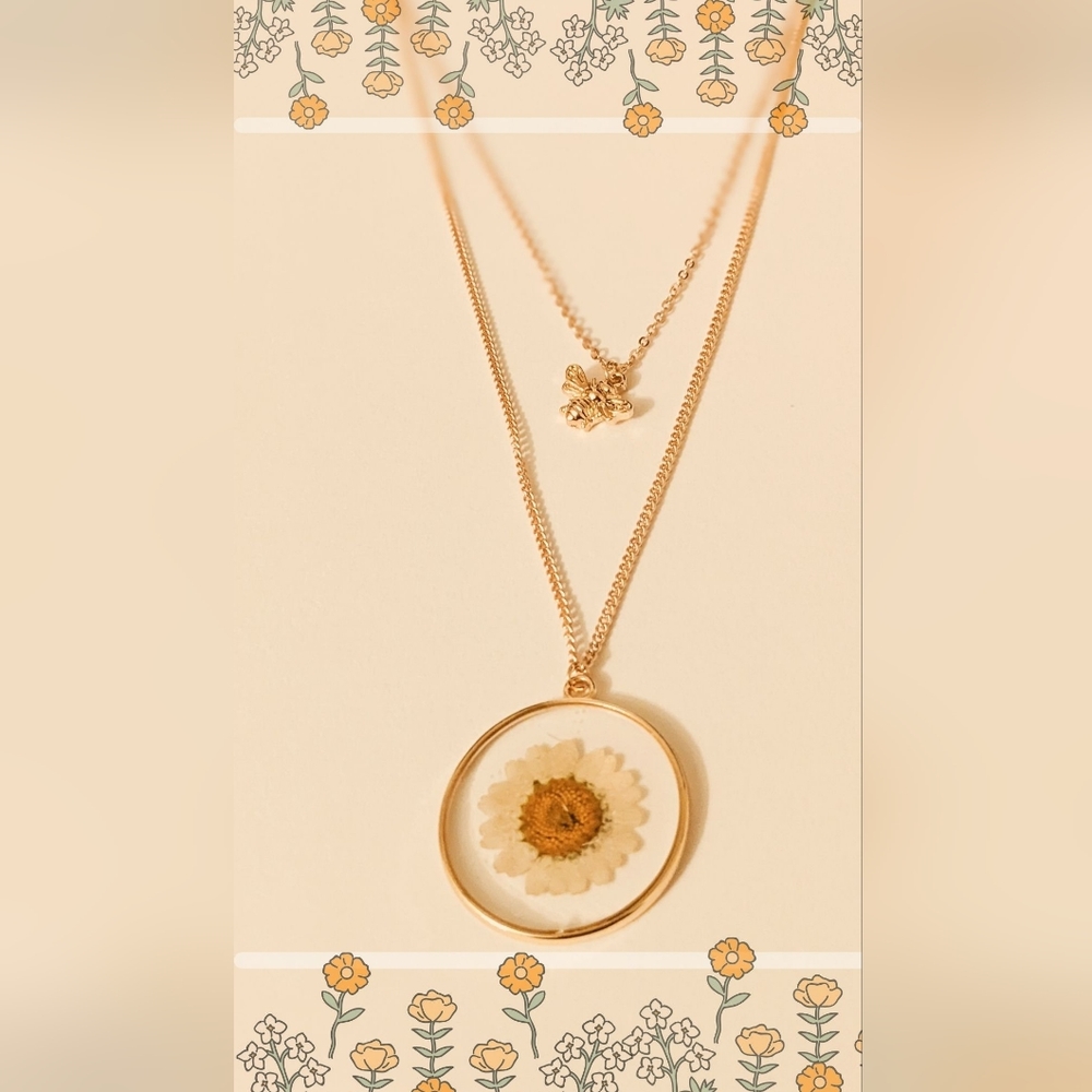Resin flower necklace